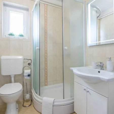 In 7946 Apartman