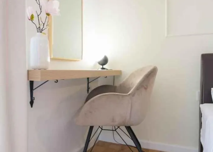 In 7946 * Биоград-на-Мору