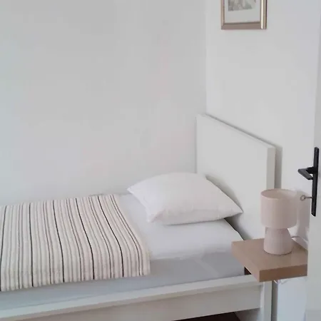 In 7946 Apartamento *