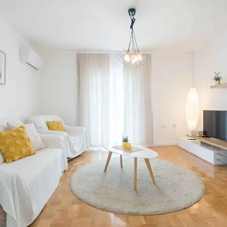In 7946 Apartamento *