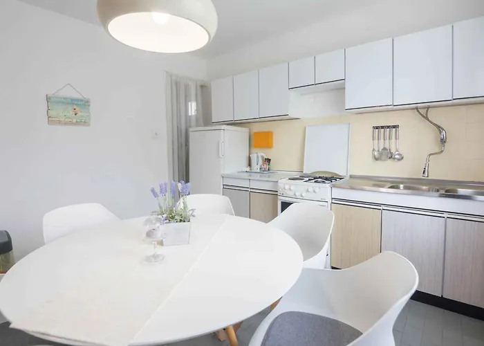 In 7946 Apartment